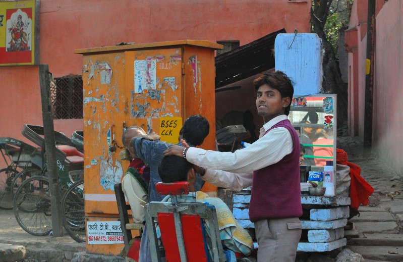 Delhi Streetside Barber