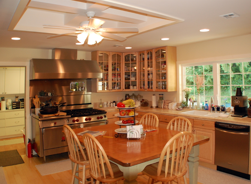 real estate photography - bright kitchen