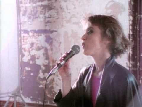 Suzanne Vega - Left Of Center