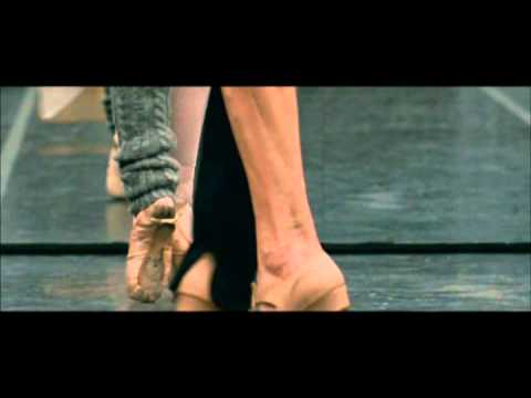 BLACK SWAN Featurette: Natalie Portman's Training