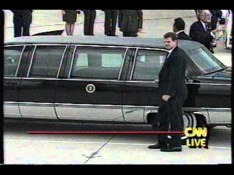 1994 Arrival of President Clinton for President Nixon Funeral 3of6