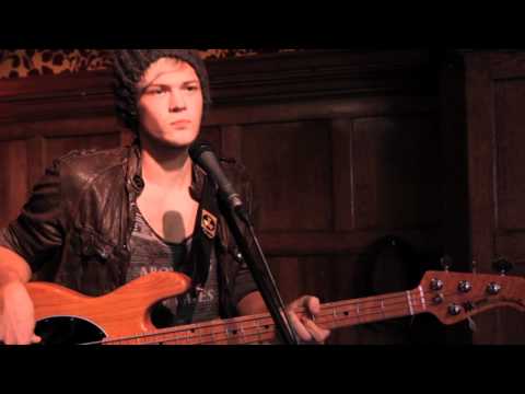 LAWSON - STANDING IN THE DARK (LIVE ACOUSTIC VERSION)