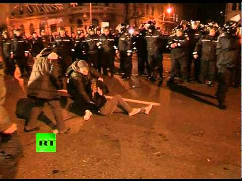 Romania clashes video: Anti-cuts protests turn violent in Bucharest