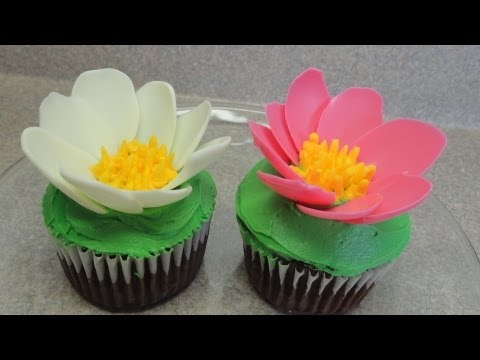 Decorating Cupcakes #101: Water Lilies