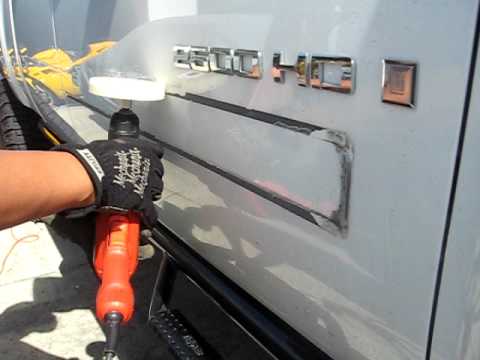 Using the 3M Stripe Off Wheel (eraser wheel) 2007.5 Chevrolet 2500HD Silverado Lifted on Cognito