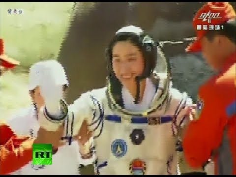 Video of China Shenzhou-9 crew landing after docking mission success