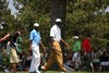 Michael Jordan in white shirt and tan pants, en:Ray Allen in blue shirt and white pants.