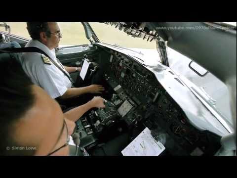 Cockpit video - Boeing 737-200 - landing at Cancun Airport, Mexico.