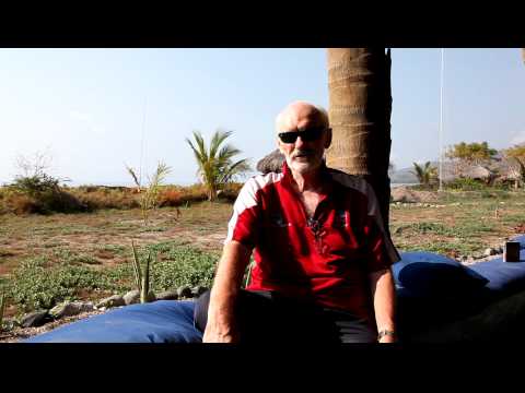 4W6A Dxpedition - John 9M6XRO Interview about 160m from Atauro Island.MOV