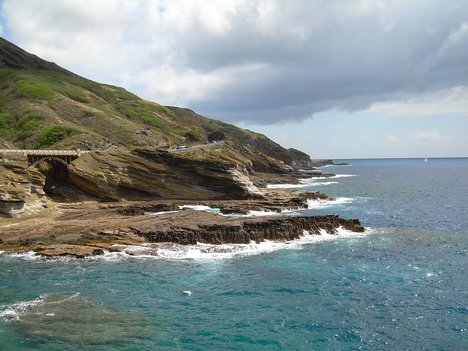 Looking northeast from Lanai lookout (near Koko Head Crater) on Oahu island.