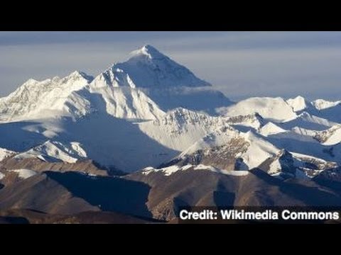 Three Climbers Die on Mount Everest