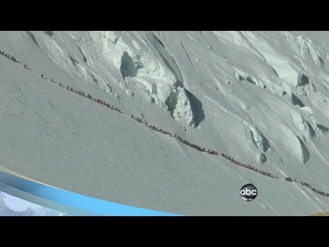 Mt. Everest Deaths: Mountain Climbers' Crowded Trail Seen in Video