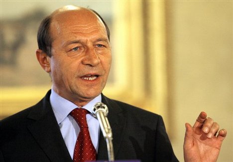  Romania&acute;s suspended President Traian Basescu delivers a statement in Bucharest, Romania Friday April 20, 2007. Basescu said Friday he would not resign, a day after he was suspended by Romania&acute;s parliament pending an impeachment referendum ami