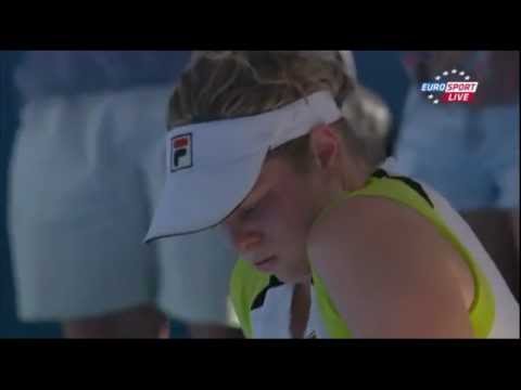 Kim Clijsters injury during match vs Na Li. Australian Open 2012