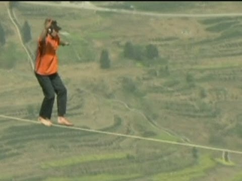 Daredevil free climber in tightrope-like walk across Chinese canyon 1.8km up