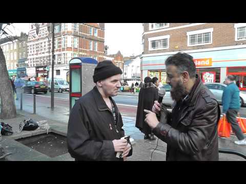 British Man Converts to Islam - Street Dawah (Live)