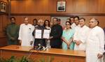 The Returning Officer of the Vice-Presidential Election-2012 and the Secretary-General of Lok Sabha, Shri T.K. Viswanathan presenting the declaration of result for the Vice President to the Vice President-elect, Shri Mohd. Hamid Ansari, in New Delhi on August 07, 2012. The Union Minister for Parliamentary Affairs and Water Resources, Shri Pawan Kumar Bansal, the Minister of State for Personnel, Public Grievances & Pensions and Prime Minister�s Office, Shri V. Narayanasamy, the Minister of State