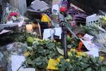 Tributes for Apple co-founder Steve Jobs at Apple Store Regents Street London, Thursday, 06 Oct' 11.