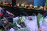 Tributes for Apple co-founder Steve Jobs at Apple Store Regents Street London, Thursday, 06 Oct' 11.