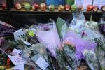 Tributes for Apple co-founder Steve Jobs at Apple Store Regents Street London, Thursday, 06 Oct' 11.