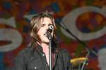 Juanes performing at the 2005 New Orleans Jazz & Heritage Festival