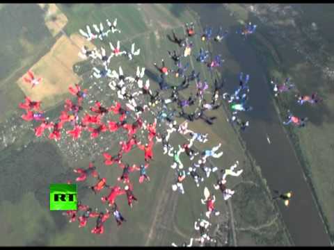 Free Falling Flower: Amazing record 88-way female formation skydiving