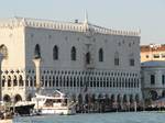 View from the Grand Canal. The oldest part of the palace is the façade overlooking the lagoon, the corners of which are decorated with 14th century sculptures by Filippo Calendar and various Lombard artists such as Raverti and Antonio Bregno.