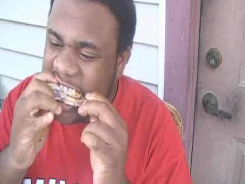 Black Man teaches: How to eat chicken