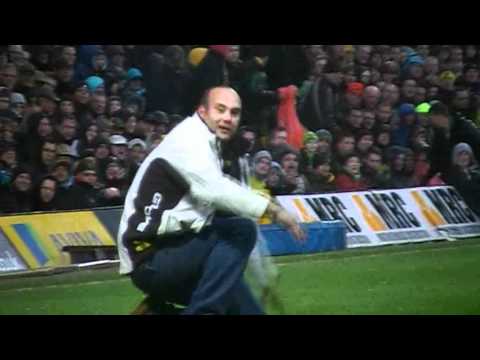 FAN RUNS ONTO PITCH AT NORWICH DOES MOONIE AND HUGS SUAREZ