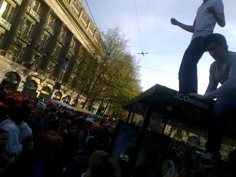 Crazy Dutch people vs cops @ Queen's day Amsterdam 2010