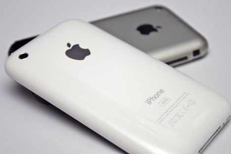 IPhone and iPhone 3G (Yutaka Tsutano)