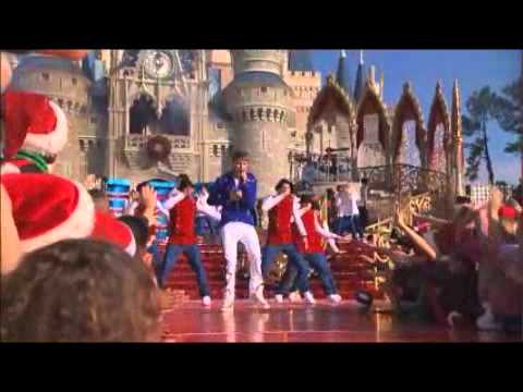 Justin Bieber - Mistletoe & Santa Clause is Coming to Town - Disney World Christmas Parade