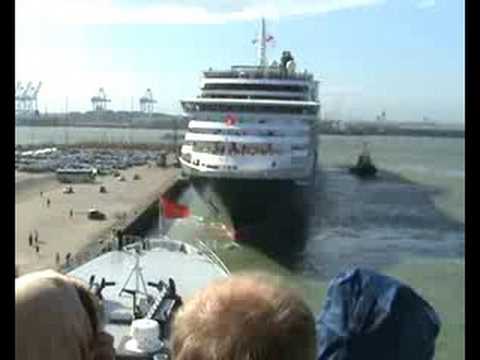 QE2 and Queen Victoria - Horn wars