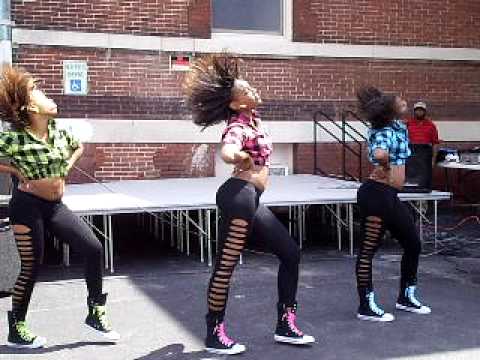 Lady Essence At Hellen-Thackston Charter School Block Party