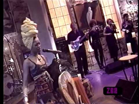 ERYKAH BADU FEBRUARY.3.1997 LIVE!