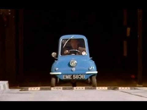 Jeremy drives the smallest car in the world at the BBC - Top Gear - autos