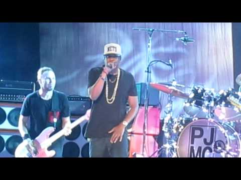 Pearl Jam & Jay-Z- 99 Problems and the beginng Rockin' In The Free World@ Made In America Festival