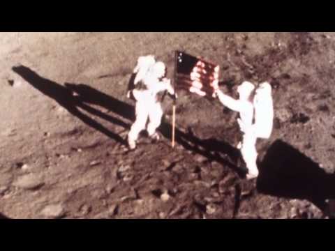 Neil Armstrong, 1st Man on the Moon, Dies