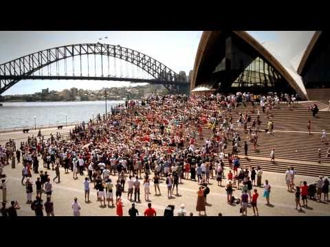 KYLIE & DANNII Flash Mob Sydney Opera House [OLD VERSION]