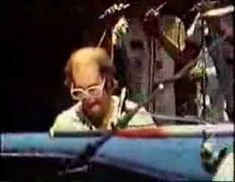 Elton John - Pinball Wizard (Dodger Stadium 1975)