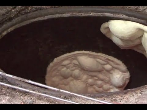 Indian Street Food - Naan Bread in Tandoor Oven - Old Delhi