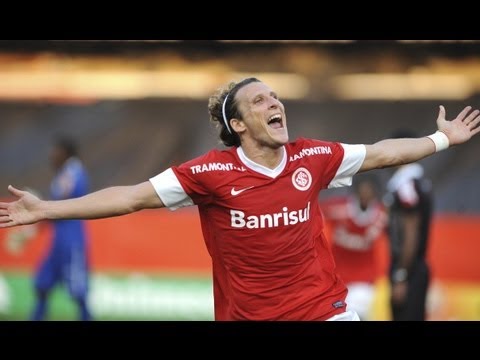 Diego Forlan finally scores for Internacional