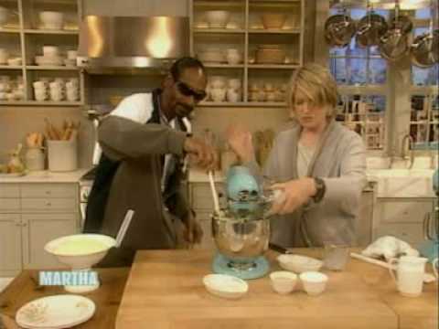 Snoop makes Mashed Potatoes