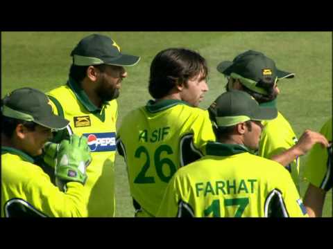 Mohammad Asif Bowls Ed Joyce