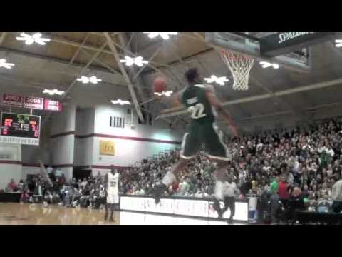 Rajon Rondo's forehead alley-oop to Rudy Gay