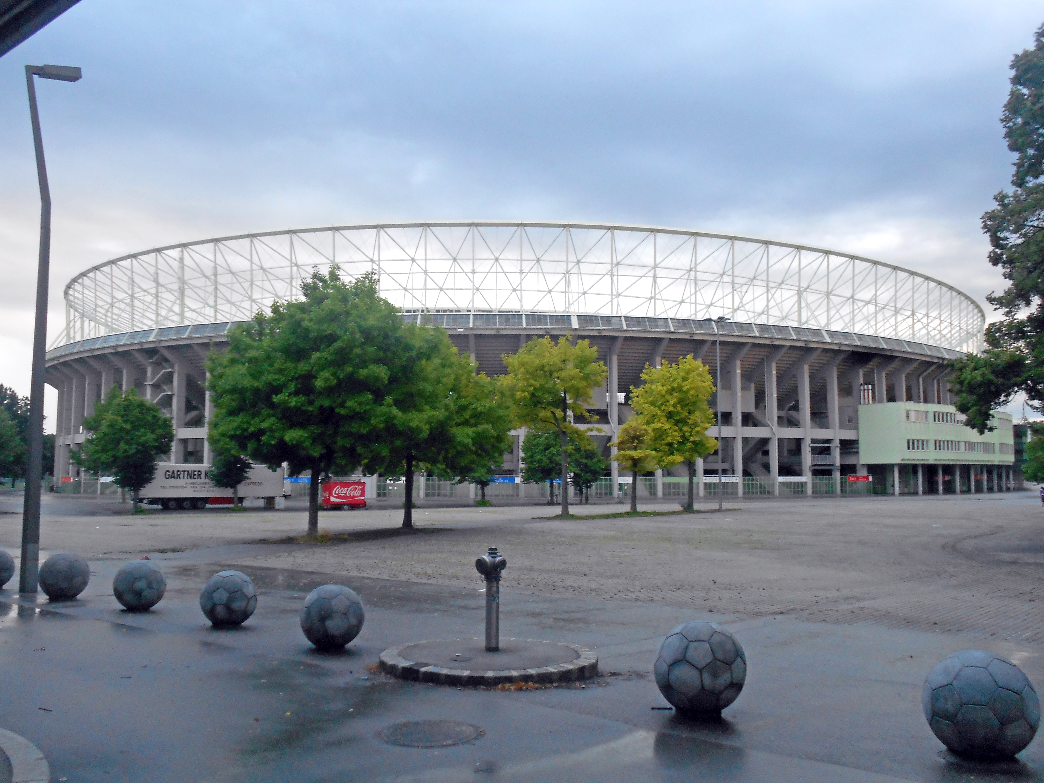 EHStadion040606w.jpg