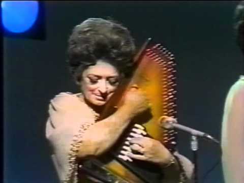 Mother Maybelle Carter autoharp solo (live 1970)