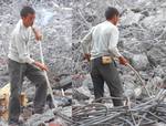 A common sledgehammer design in China uses an extremely long handle that is very flexible. This may be made of fiberglass, special tubing (see image), or strips of bamboo stacked together and bound, which functions like a leaf spring.