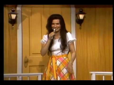 Loretta Lynn - One's On The Way