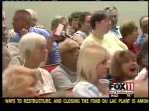 Rep. Steve Kagen Gets Mobbed to Kill Health Care in Green Bay, Wisconsin !!